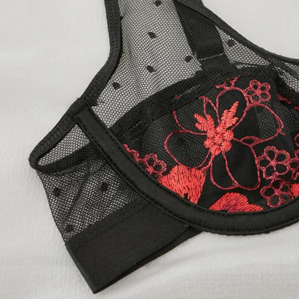 Ensemble soutien-gorge et culotte avec décoration florale rouge – Image 3