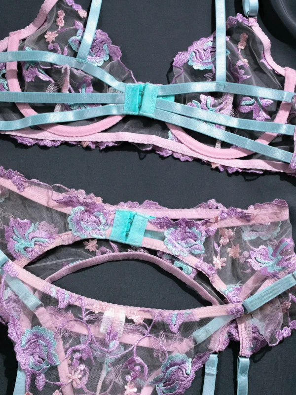 Lingeriesetje met lila bloemen - Afbeelding 3